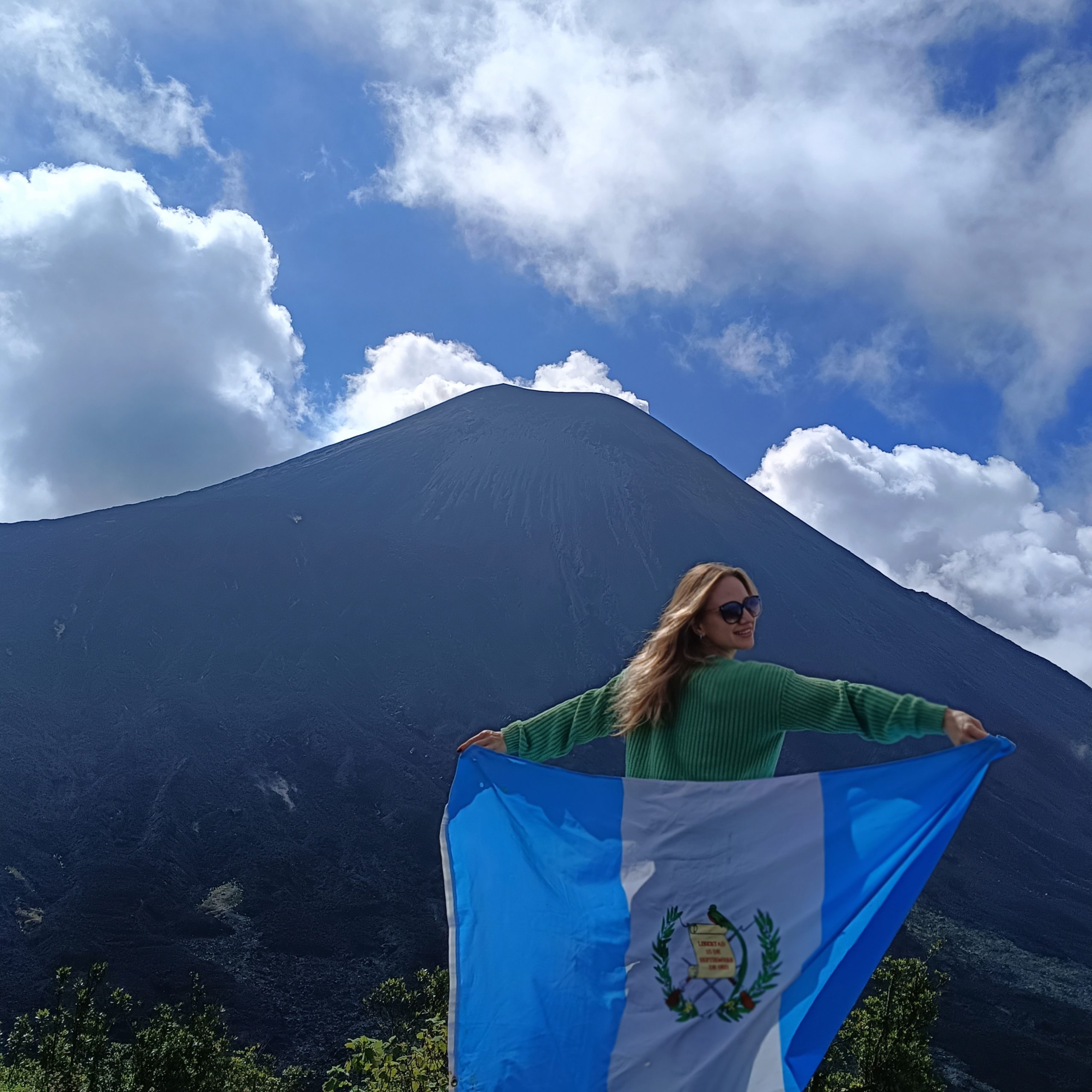 VOLCAN PACAYA Y WALKING TOUR POR ANTIGUA.