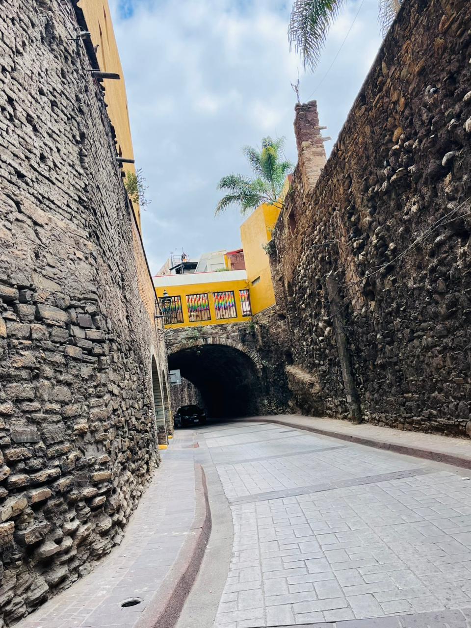 Traslado al aeropuerto y fin del tour. 