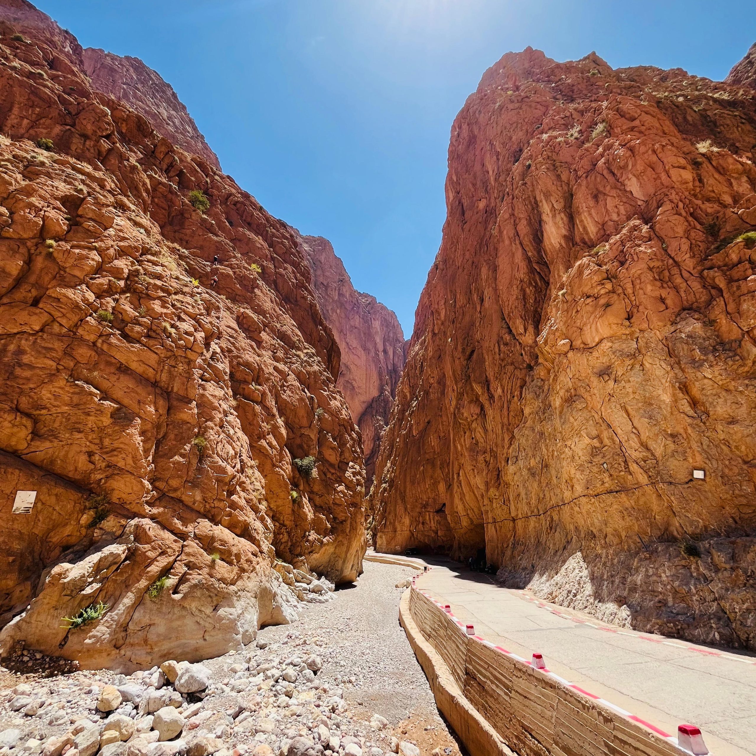 DIA 5 - VALLE DEL DADES - GARGANTAS DEL TODRA - MERZOUGA.