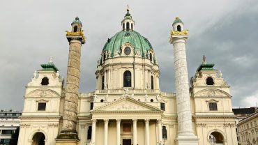 🇦🇹 Mi Primer Día en Viena: Encuentro Casual con la Imponente Karlskirche (Guía y Consejos)
