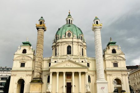 🇦🇹 Mi Primer Día en Viena: Encuentro Casual con la Imponente Karlskirche (Guía y Consejos)