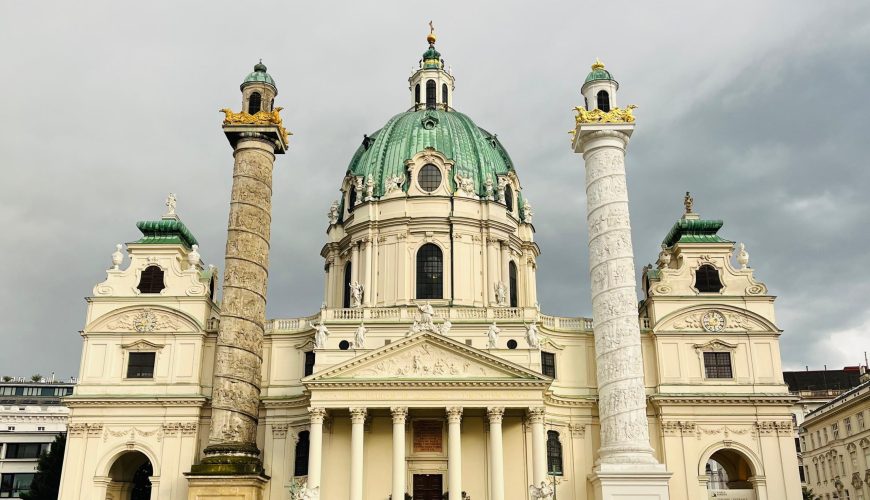 🇦🇹 Mi Primer Día en Viena: Encuentro Casual con la Imponente Karlskirche (Guía y Consejos)